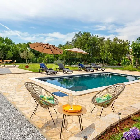 Gorgeous In With Swimming Pool
