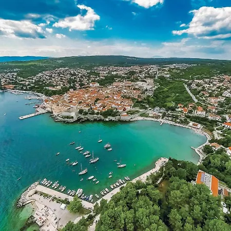 1 Bedroom Lovely In Malinska