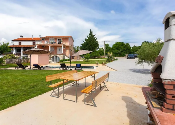 1 Bedroom Lovely In Malinska