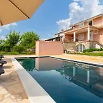Appartement Gorgeous In With Swimming Pool *