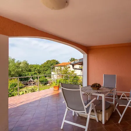 Gorgeous In With Swimming Pool Apartamento Malinska