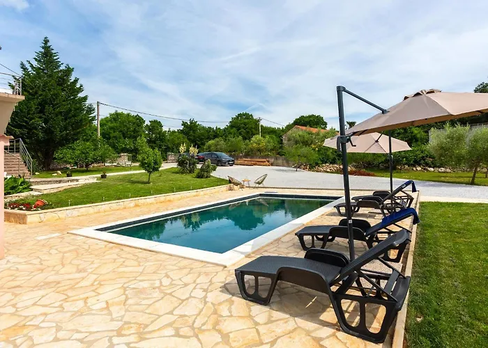 1 Bedroom Lovely In Malinska