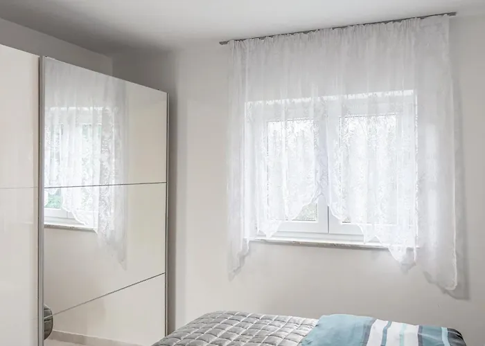 1 Bedroom Lovely In * Malinska