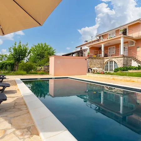 Apartment Gorgeous In With Swimming Pool *